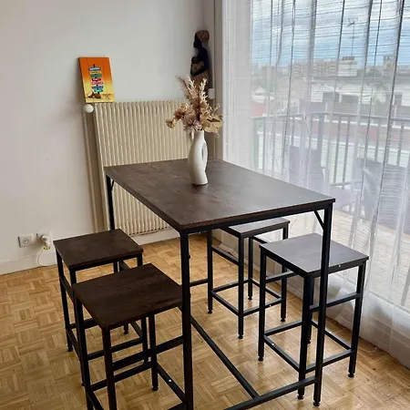 Elegant 2-room With Balcony & Eiffel Tower View *