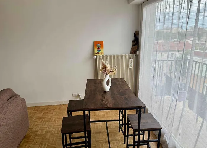 아파트 Elegant 2-room With Balcony & Eiffel Tower View 말라꼬프